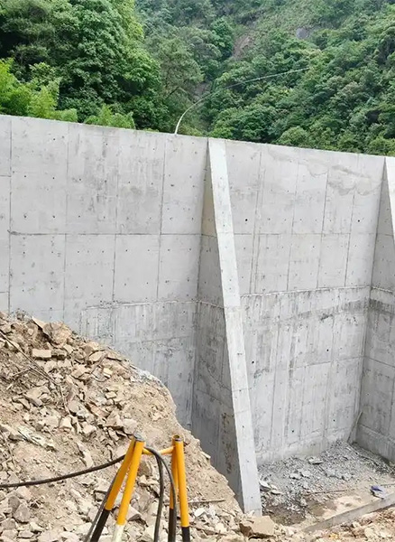 淄博张店区重力式挡土墙